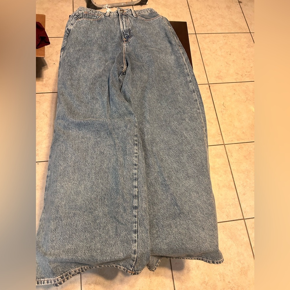Good American Light Blue extra Flare Jeans - Picture 6 of 10